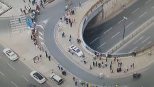 52. Cumhurbaşkanlığı Bisiklet Turu'nda Karşıya Geçen Vatandaş