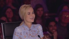 Ünlü Karakterlerin Seslerini Taklit Ederek Wrecking Ball Söyleyen Adam