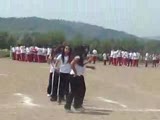 güzel kızlardan kolbastı
