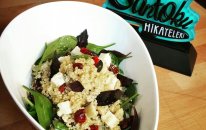 Badem, Yaban Mersini ve Ezine Peynirli Kinoa Salatası