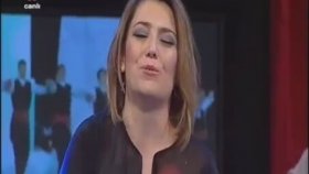 Tülay Özer - Güzmü Geldi Rengin Soluk Tülay Özer - Güzmü Geldi Rengin Soluk