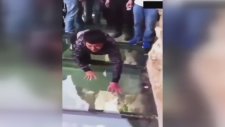 Yükseklik Korkusuna Yenik Düşün Komik Çinli