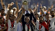 Şampiyon Beşiktaş Kupasını Kaldırdı