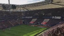Legia Warszawa Taraftarının Meşale Şovu