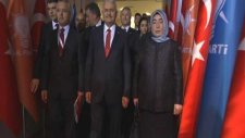 Binali Yıldırım Eşinin Duasıyla Salona Girdi