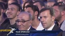 Kenan Sofuoğlu'nun Ödül Alırken Hakan Çalhanoğlu'nu Davet Etmesi