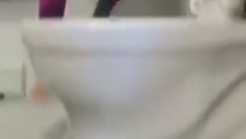 Bok yiyen kız