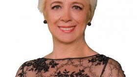 Esma Başbuğ - Zaman Bir Su Gibi Akıp Gidiyor Esma Başbuğ - Zaman Bir Su Gibi Akıp Gidiyor