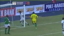 Kalecinin Gol Atan Samuel Eto'o'yu Kovalaması