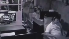 İnternet Kafede Osurup Müşterileri Kaçırmak