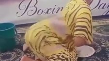 Twerk Olmadan Ev İşi Yapamayan Ablalar