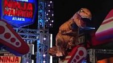 Şişme T-Rex'den Muhteşem American Ninja Warrior Parkuru Peformansı