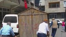 Zabıtadan Dükkanıyla Birlikte Kaçan Ayakkabıcı Dayı