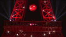Eyfel Kulesi yine Kırmızı Beyaz!