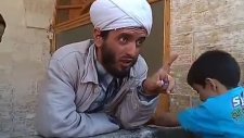 Şıh Hazretlerinin Buyruklarını Halka Anlatan Genç