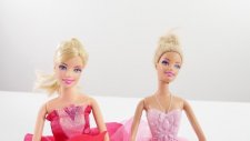 Barbie balerin. Kardelen bale oyunu oynuyor. Kız oyunları izle