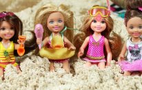 Barbie ve Ailesi Ceren'in Plaj Keyfi | Barbie Oyunları | Evcilik TV