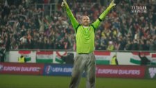 Gri Eşofmanlı Macar Kaleci, Gabor Kiraly - Futbolun Hikayeleri
