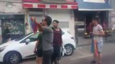 Polise Delikanlıca Meydan Okuyan Lgbt'liler
