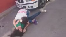 Yere Yatırıp Vurmalı Ayan Kız Kavgası