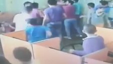 Suriyelilerin İzmir'de İnternet Kafe Basıp Adam Dövmesi