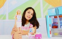 Play Doh oyun hamuru ile sandviç yapımı. Barbie oyunları