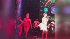 Demet Akalın Dansçısını Paylaştı