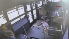 Mezarlıkta Eşek Arılarının Saldırısına Uğradı