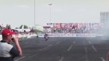 Motosikletçiden Drift Şov