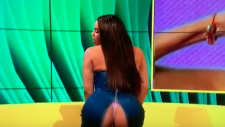 Twerk Yapmaya Çalışırken Elbisesi Yırtılan Sunucu