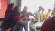 DARBEYE HALK BÜYÜK BİR TEPKİ GÖSTERDİ TV LERİ ELE GEÇİREN İMANSIZ DARBECİLER LİNÇ EDİLDI