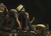 TANKLARIN ÜZERİNE ÇIKTI HALK İMANSIZ DİNSİZ ALEVİ ATEİST SEBATEYİST KEMALIN ASKERLERİN KORKTU