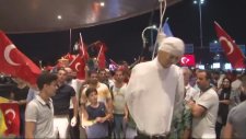 Darbe Karşıtları Fethullah Gülen'in Maketini İdam Etti
