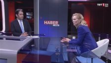 TRT SPİKERİ MUHTIRAYI OKURKEN TİTREMİŞ KORKMUŞ YALANCIYA BAKIN GÜLÜYOR KORKAN TİTREYEN BUNU YAPMAZ