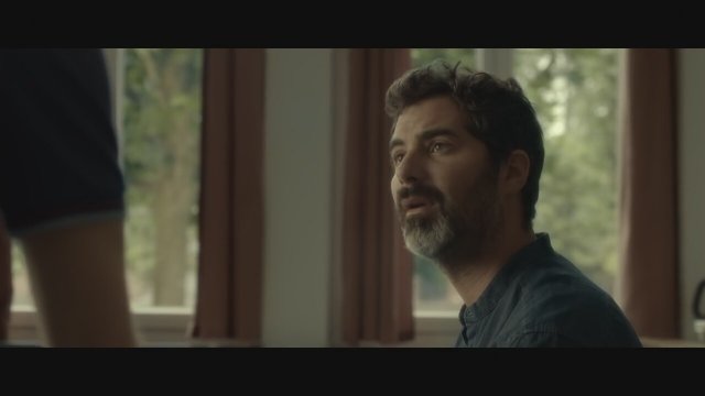 Le correspondant (2016) Fragman