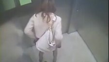Asansörde Hızlıca Hacet Gideren Abla