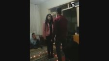 Aynı Anda 2 Erkeği İdare Eden Kıza Yapılan Oyun