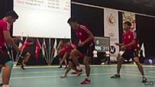 Çift İple Muhteşem Atlama Performansı