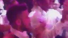 Robin van Persie, Hasan Ali'nin düğününde coştu.