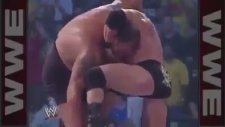 Brock Lesnar'ın Big Show'a Yaptığı Süperplex Sonrasında Ring Yıkılıyor
