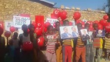Afrikalı Yetimlere Türkiye Propagandası Yaptırmak