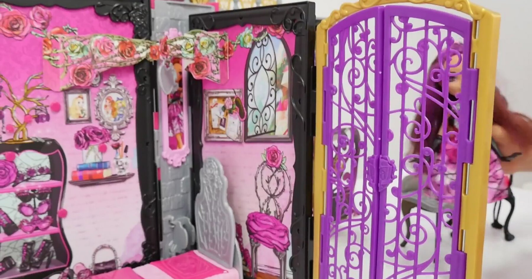 Oyuncak Ev Düzenleme Oyunları. Defne, Yasemin Ve Ever After High