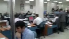 Müşteri Sırada Beklerken Okey Oynayan Banka Çalışanı