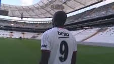 Vincent Aboubakar, Vodafone Arena'yı gezdi