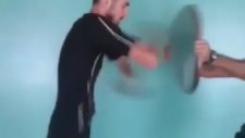 Kollar Bir Anda Vantilatöre Dönüşüyor