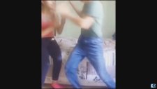 Ufak Erkek Kardeşe Hamileyim Şakası Yapmak