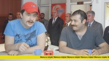 Amansız Övücüler - Memurluk