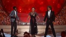 Stranger Things Yıldızlarından Emmy Töreninde Uptown Funk Performansı