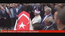TARIK AKANIN CENAZESİNDE FARK EDİLMEYEN İNCE DETAY YANDA DURAN KAFİRLER HANGİ KIBLEYE DOĞRU KILDILAR