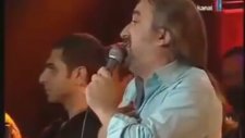 Volkan Konak - Ben Onu Sevdim Ya O Bana Yeter